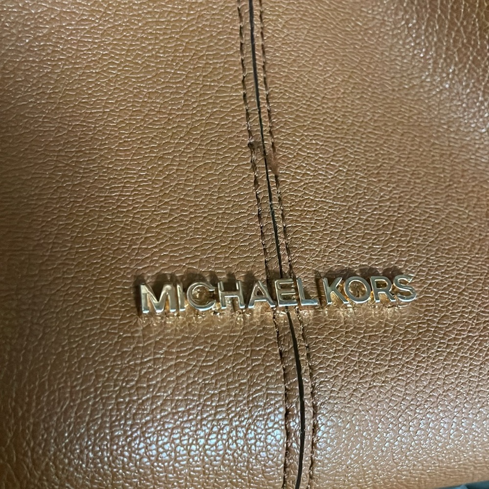 Micheal kors handbag/ crossbody - Picture 3 of 16